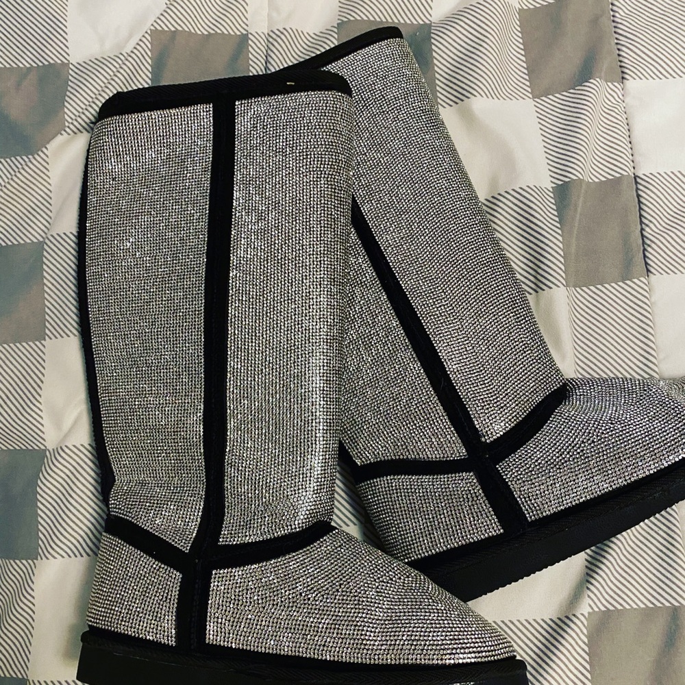 ‼️SOLD‼️Rhine stone black boots